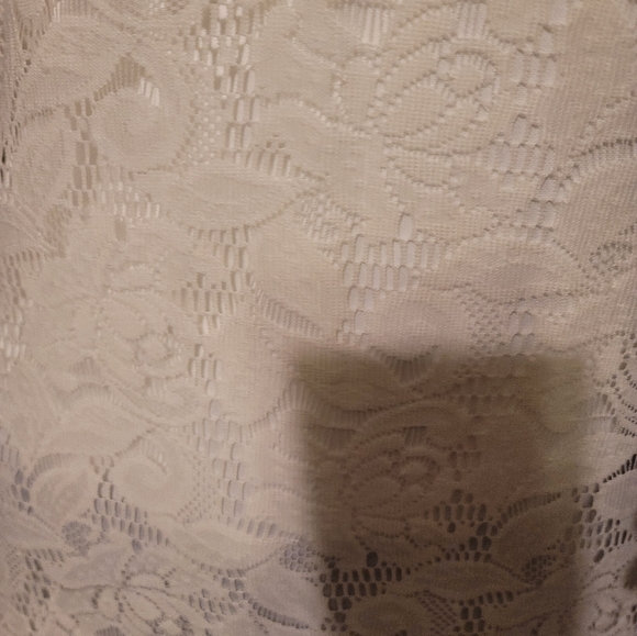 LA VANYA BEAUTIFUL LACY LADIES TOP SIZE MEDIUM/JEWELED PEARL NECKLIN - Picture 3 of 10